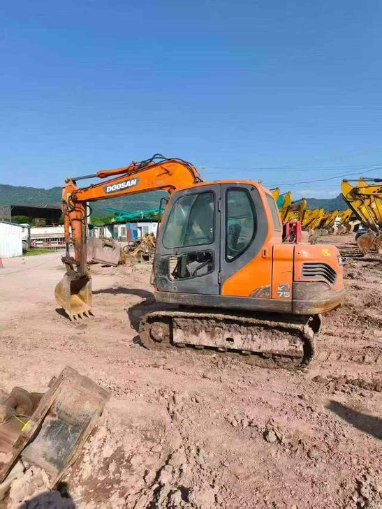 Buy Doosan DX75 Used Excavator / 1