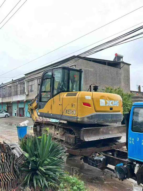 Buy XCMG XE75C Used Excavator / 1