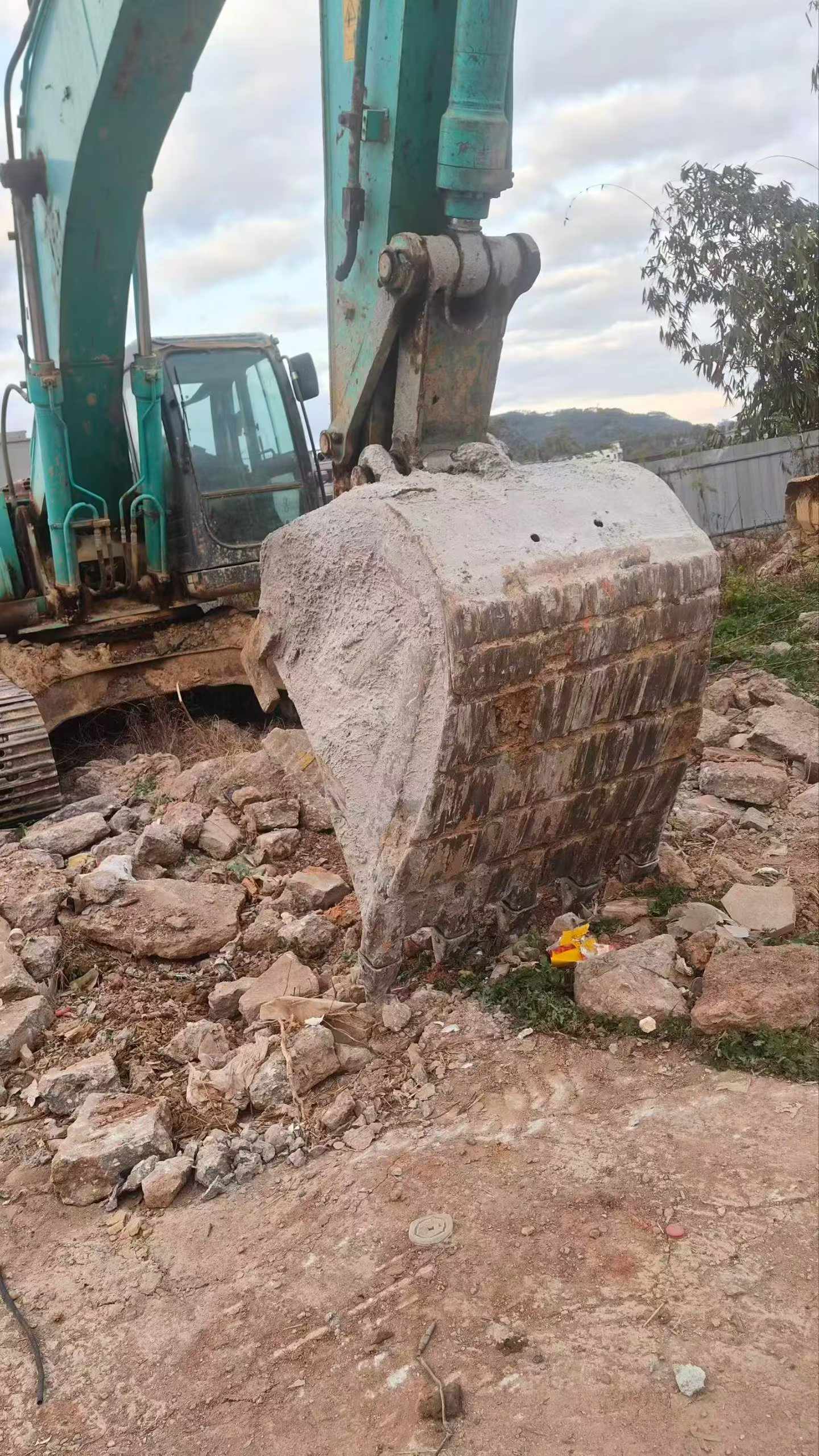 Buy Kobelco SK250 Used Excavator / 4