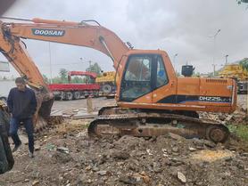 Buy Doosan DH220-7 Used Excavator / 6 Buy Doosan DH220-7 Used Excavator / 6