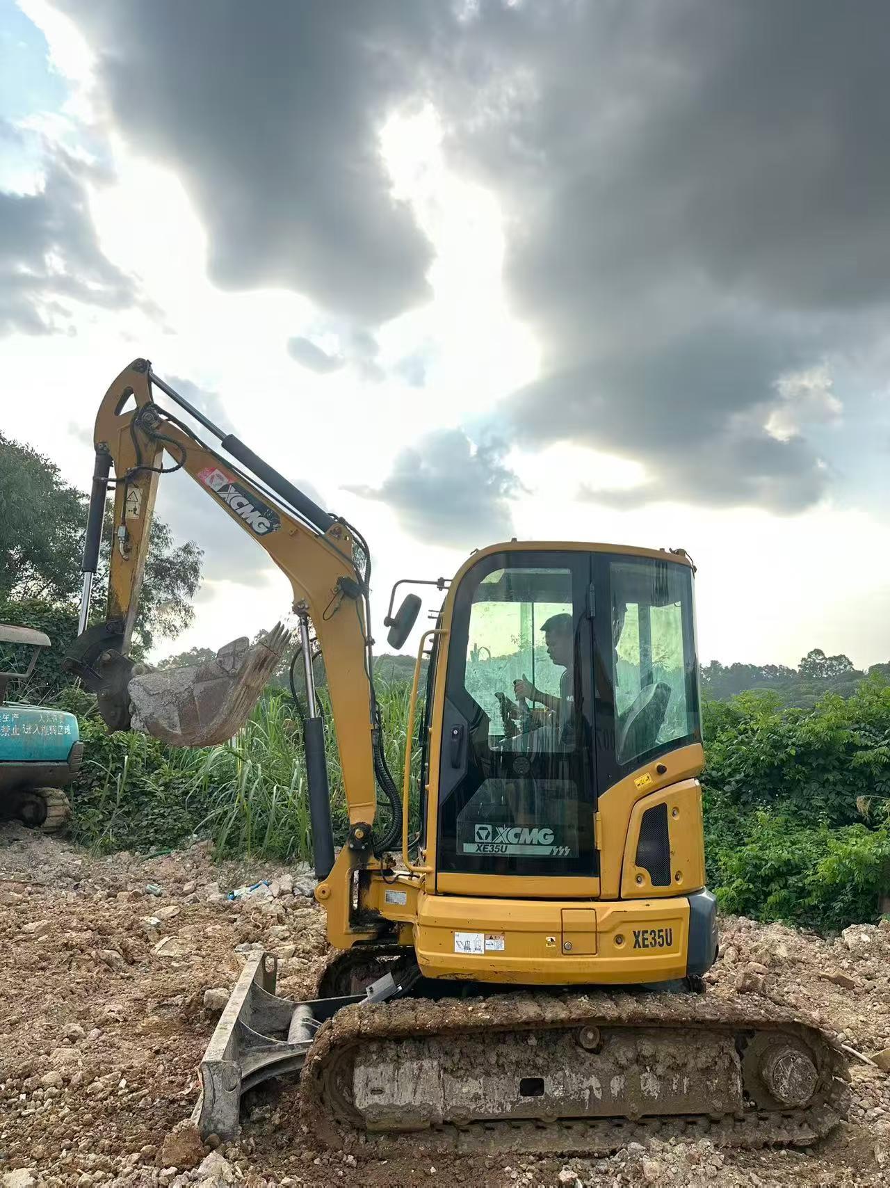 Buy XCMG XE35U Used Excavator / 2