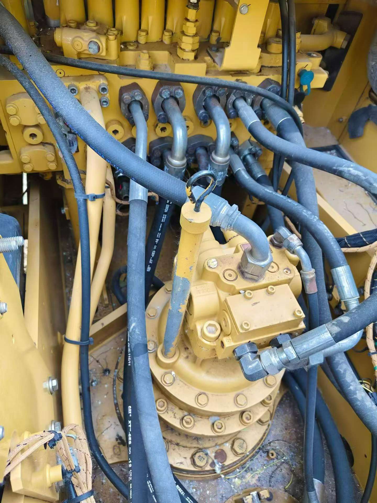 Buy Caterpillar 323 Used Excavator / 9