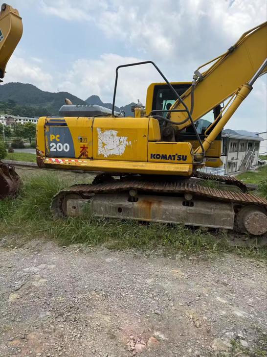 Buy Komatsu PC200-8 Used Excavator / 1