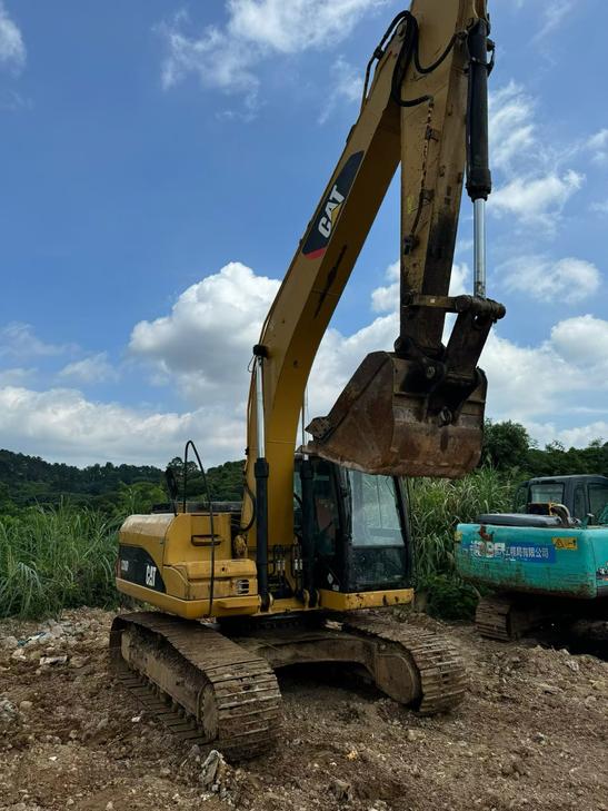 Buy Caterpillar 320D Used Excavator / 1