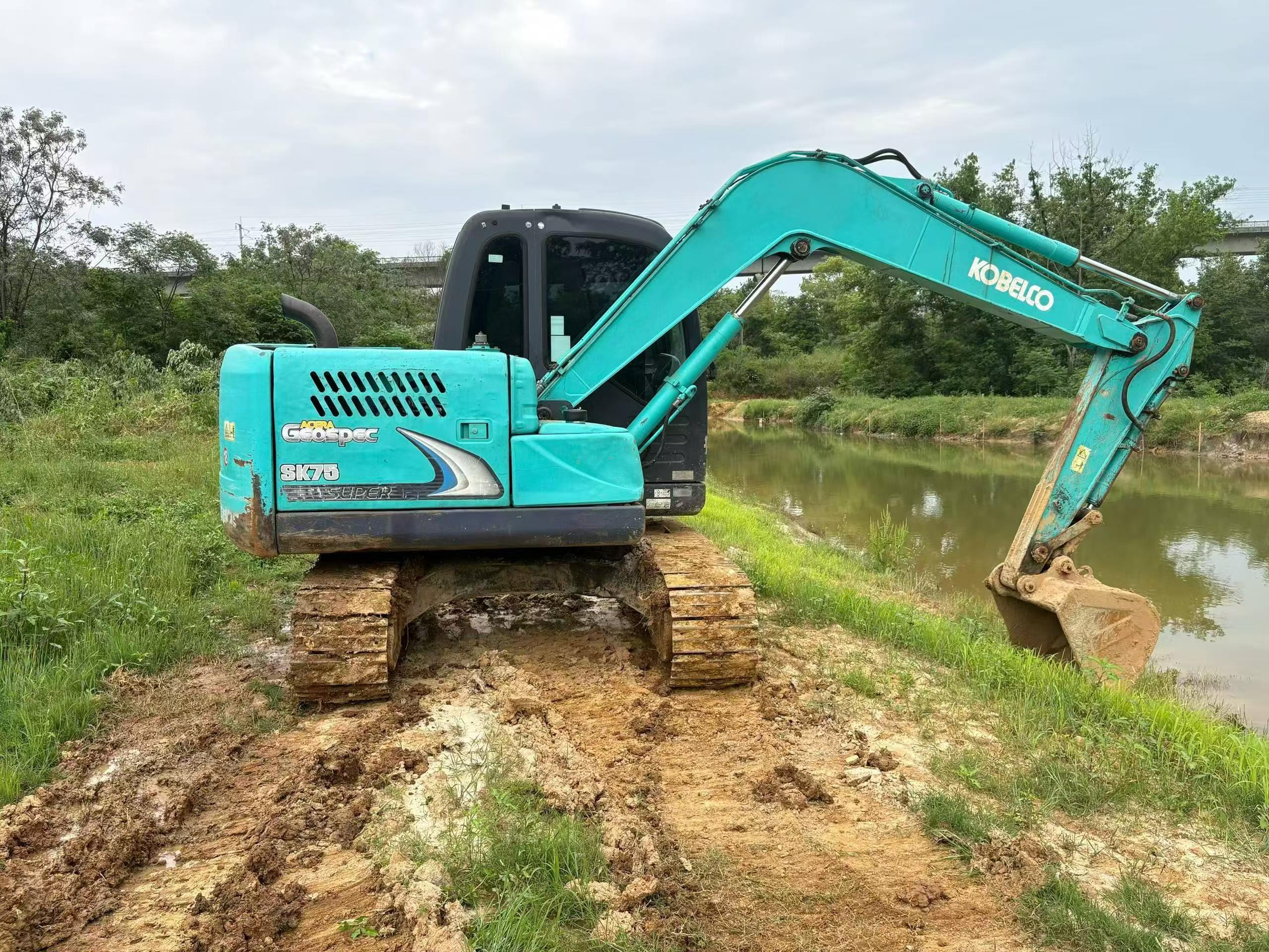 Buy Kobelco SK75 Used Excavator / 2