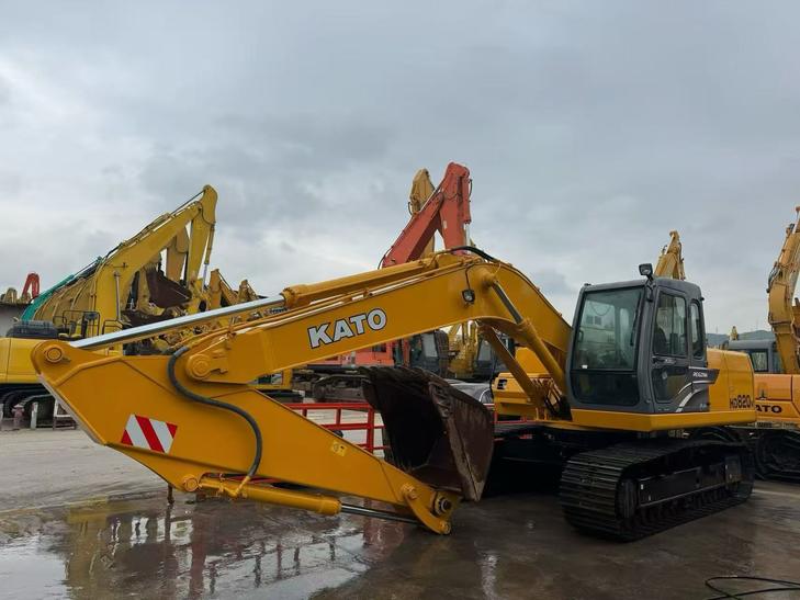 Buy Kato HD820V Used Excavator / 1