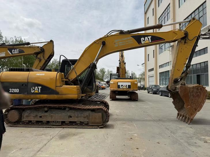 Buy Caterpillar 320D Used Excavator / 1