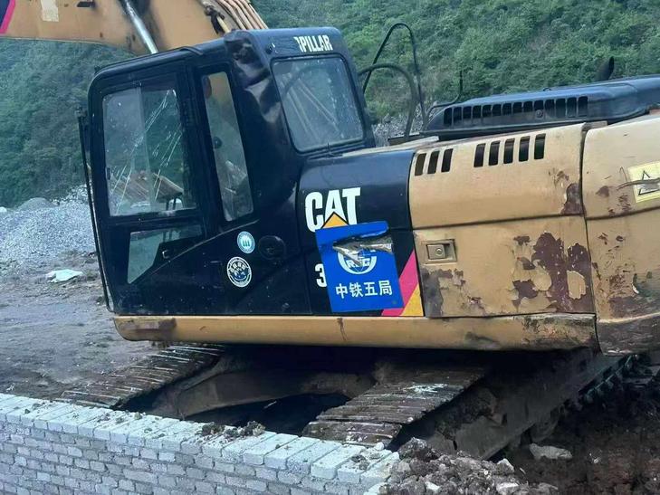 Buy Caterpillar 320D Used Excavator / 1
