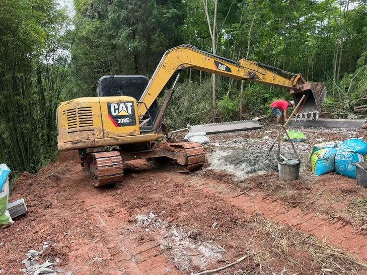Buy Caterpillar 305.5 Used Excavator / 1