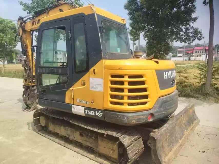 Buy Hyundai HX75 Used Excavator / 2