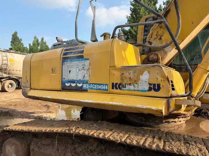 Buy Komatsu PC240-6 Used Excavator / 1