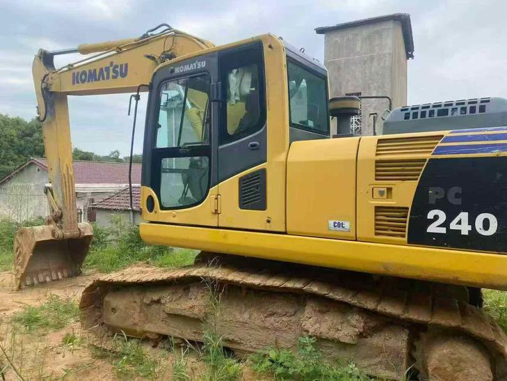 Buy Komatsu PC200 Used Excavator / 1