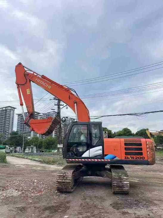 Buy Hitachi ZX200-5G Used Excavator / 1
