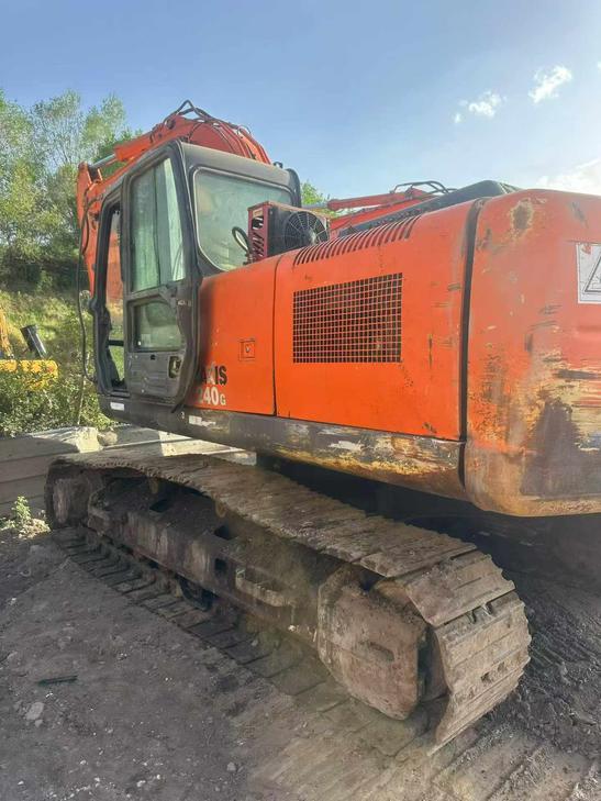 Buy Hitachi EX240-3 Used Excavator / 1