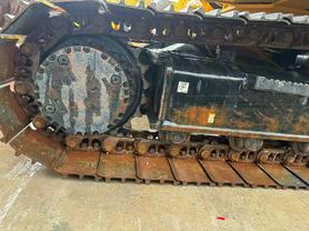 Buy Kato HD820V Used Excavator / 4 Buy Kato HD820V Used Excavator / 4
