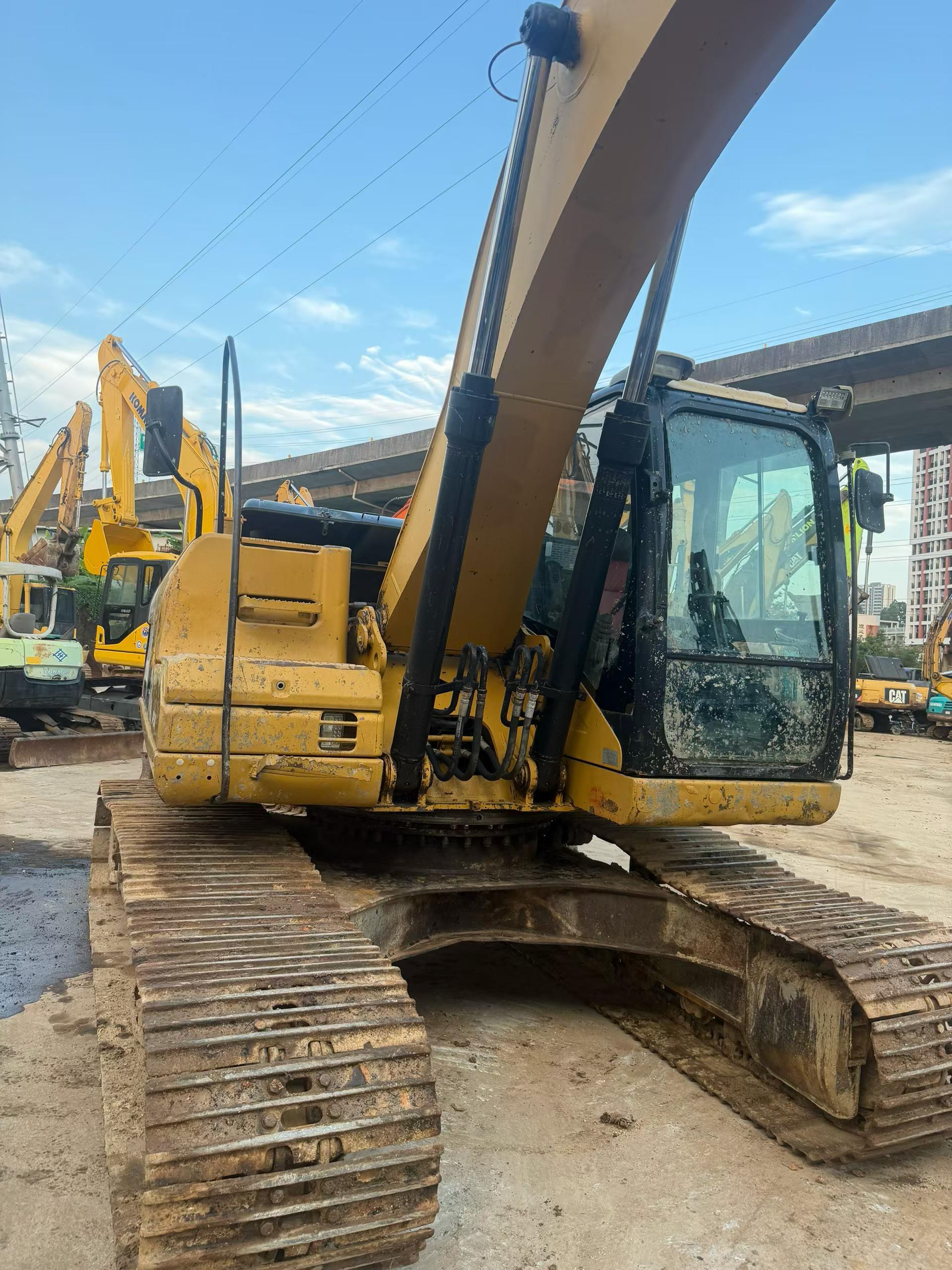 Buy Caterpillar 320D Used Excavator / 4