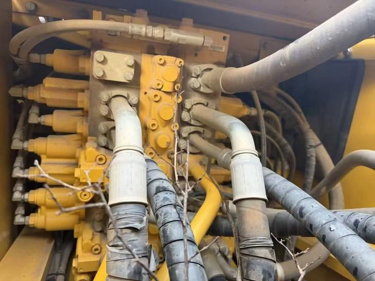 Buy Komatsu HB215LC-1 Used Excavator / 1