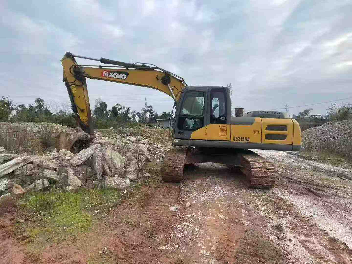 Buy XCMG XE215D Used Excavator / 2