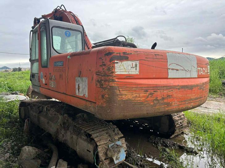 Buy Hitachi EX230-6 Used Excavator / 1