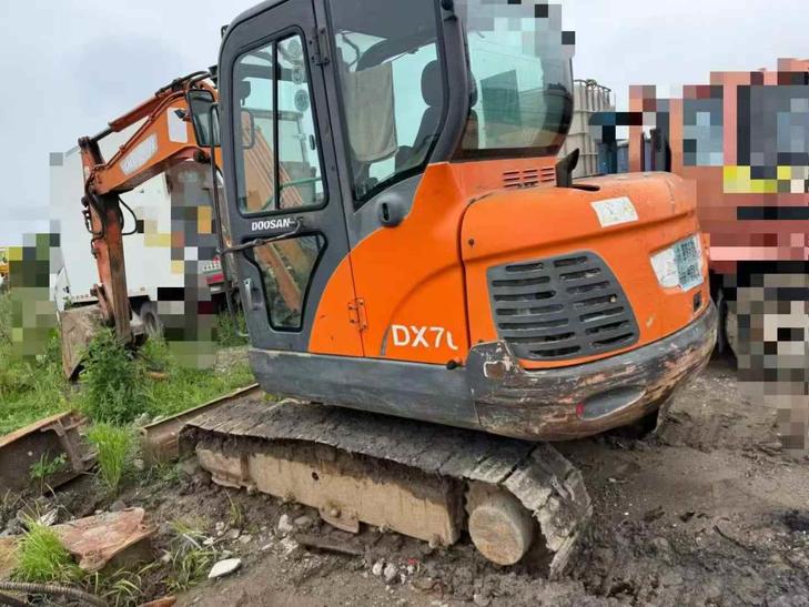 Buy Doosan DH60 Used Excavator / 1