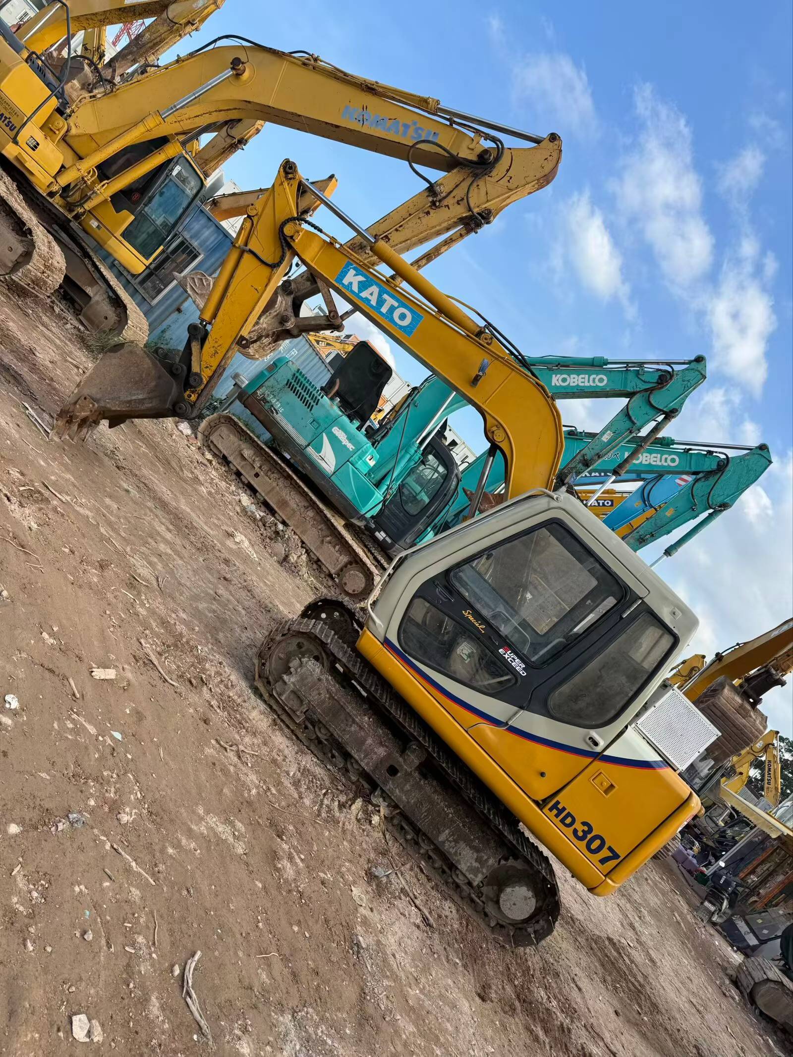 Buy Kato HD307 Used Excavator / 3