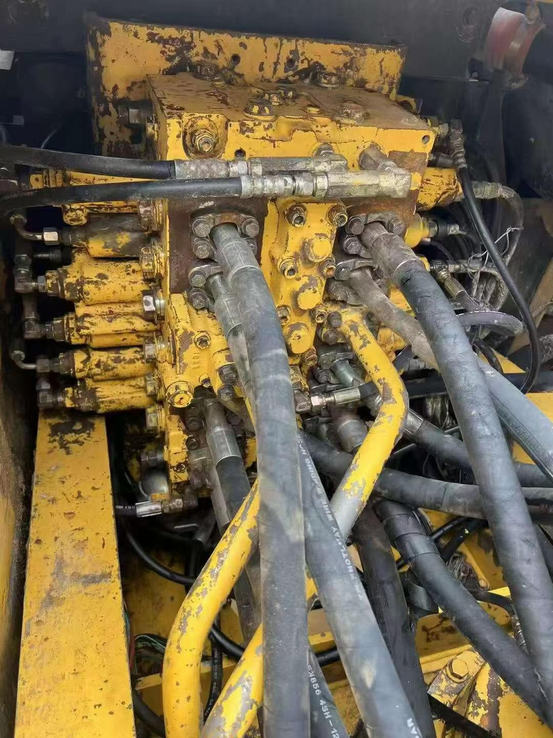Buy Komatsu PC200-7 Used Excavator / 4