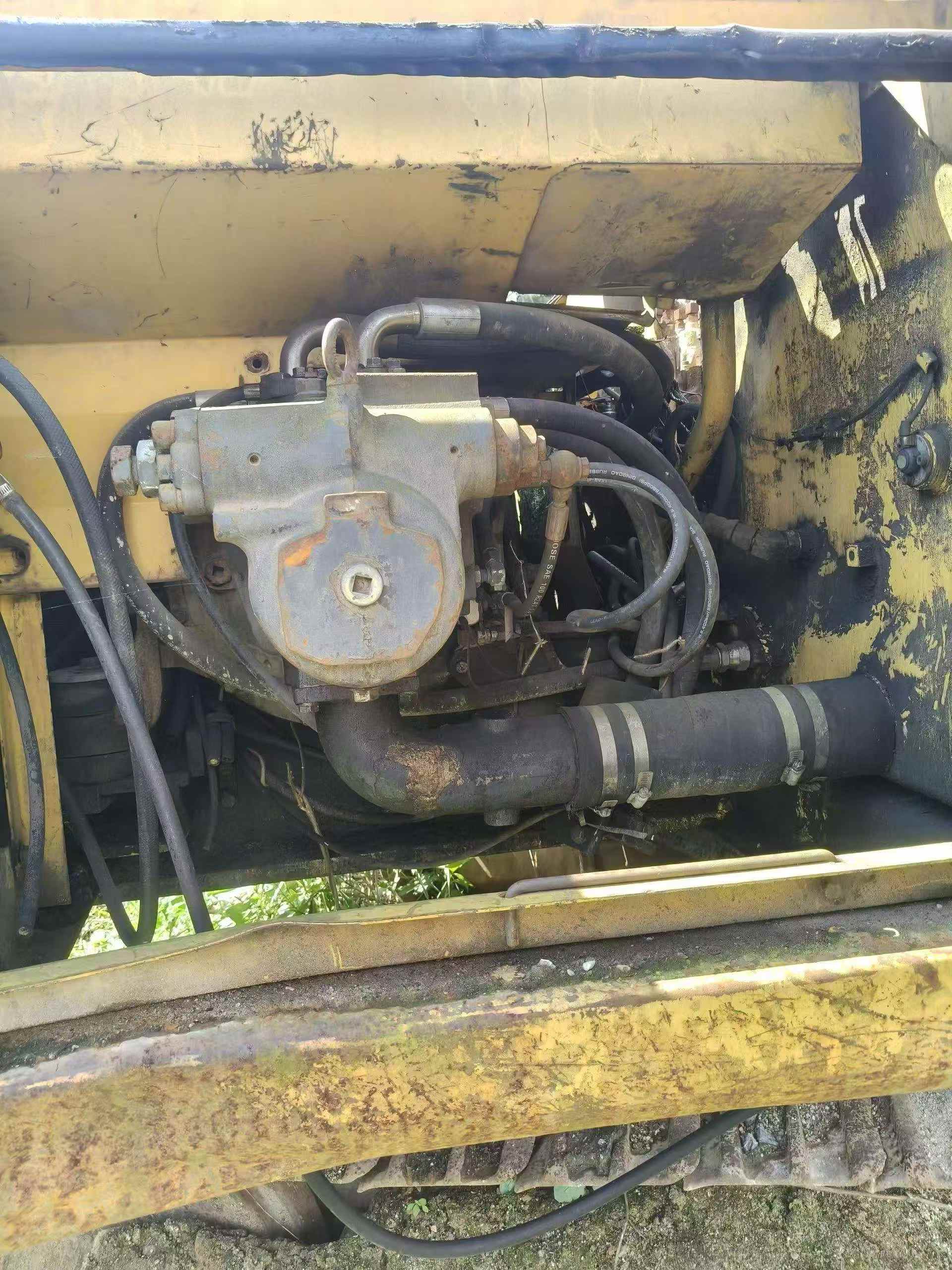 Buy Komatsu PC220-6 Used Excavator / 6 Buy Komatsu PC220-6 Used Excavator / 6