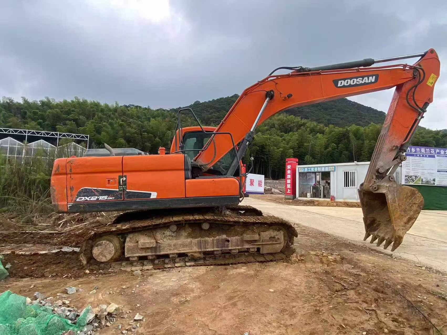 شراء حفارة Doosan DH215-7 مستعملة / 3