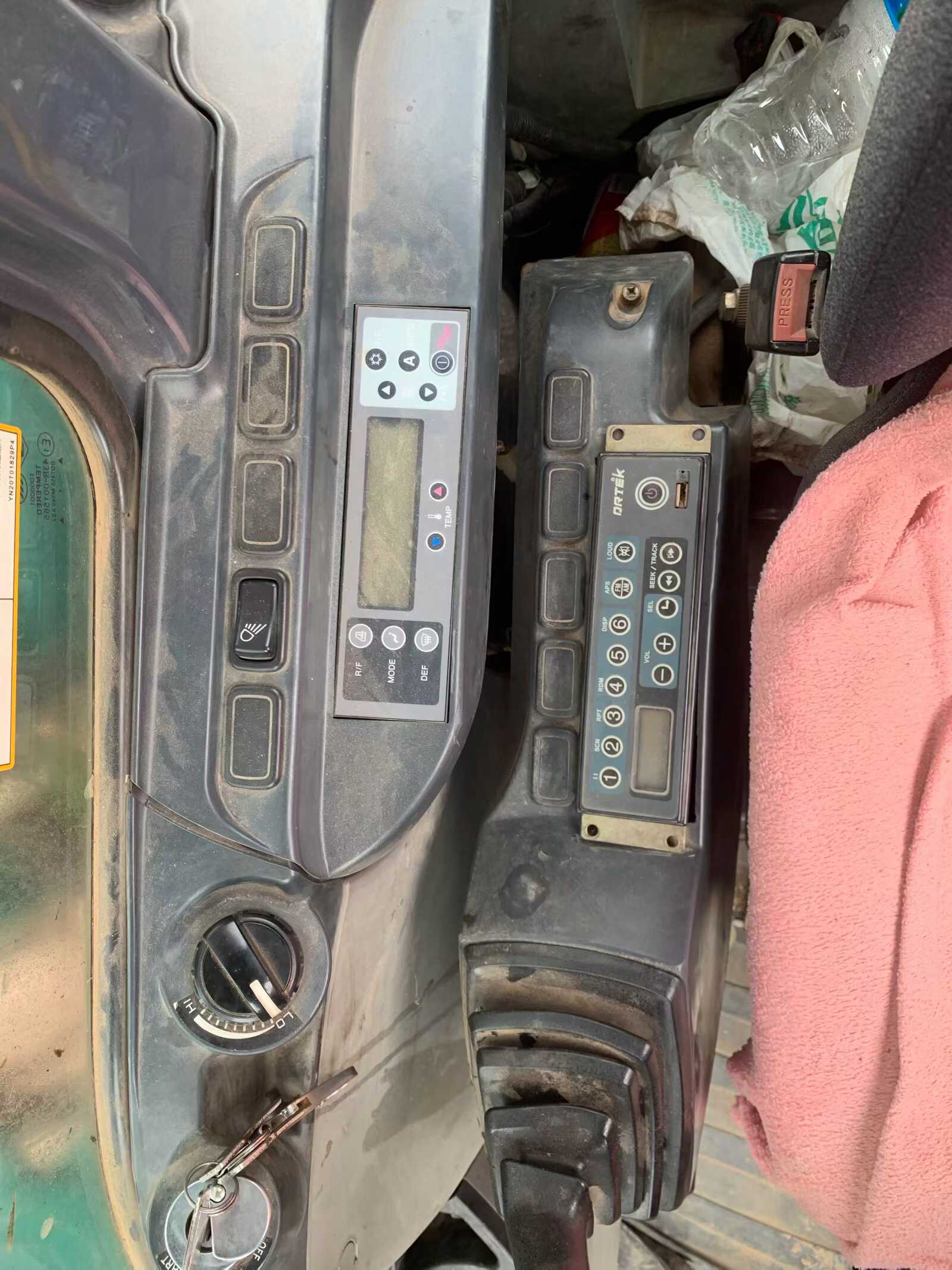 Buy Kobelco SK130 Used Excavator / 7