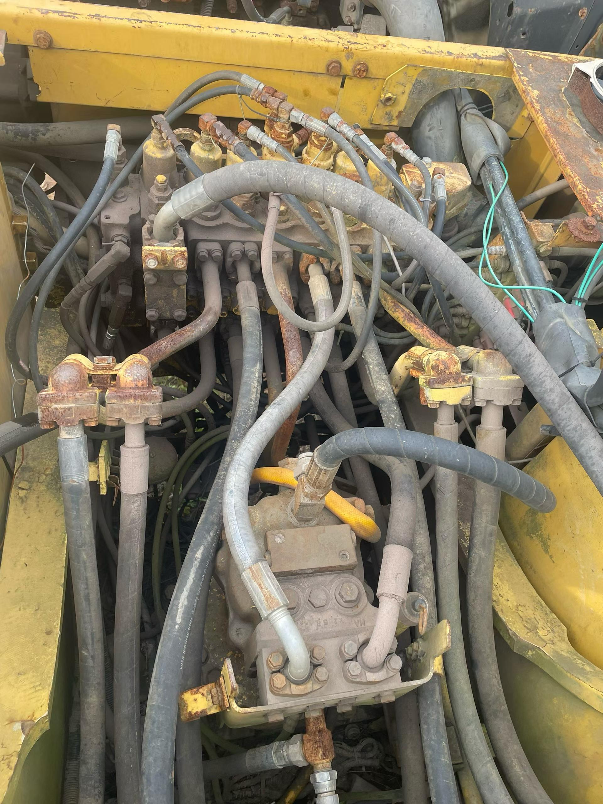 Buy Komatsu PC200-6 Used Excavator / 3