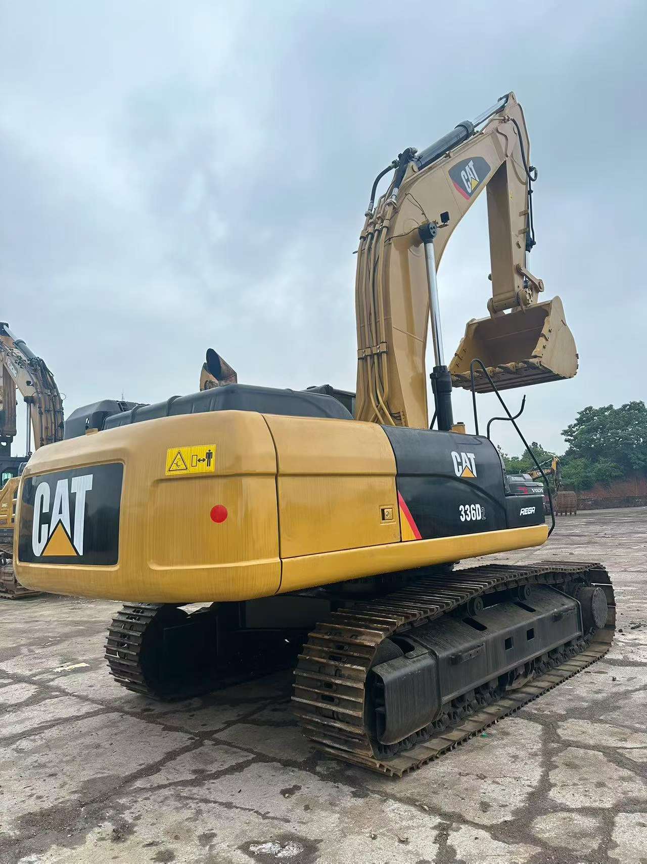 شراء حفارة Caterpillar 336E مستعملة / 2