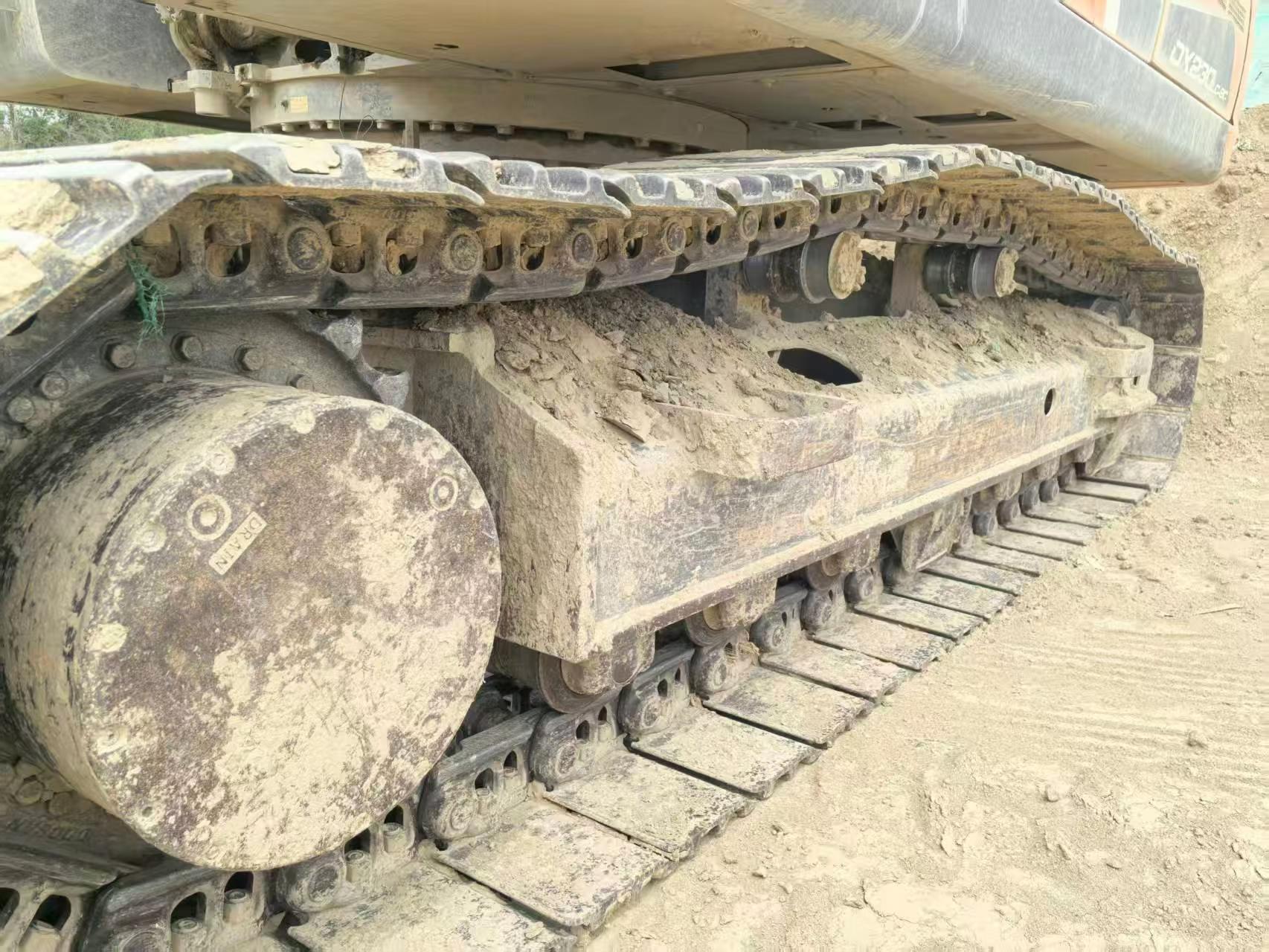 شراء حفارة Doosan DH200-3 مستعملة / 3