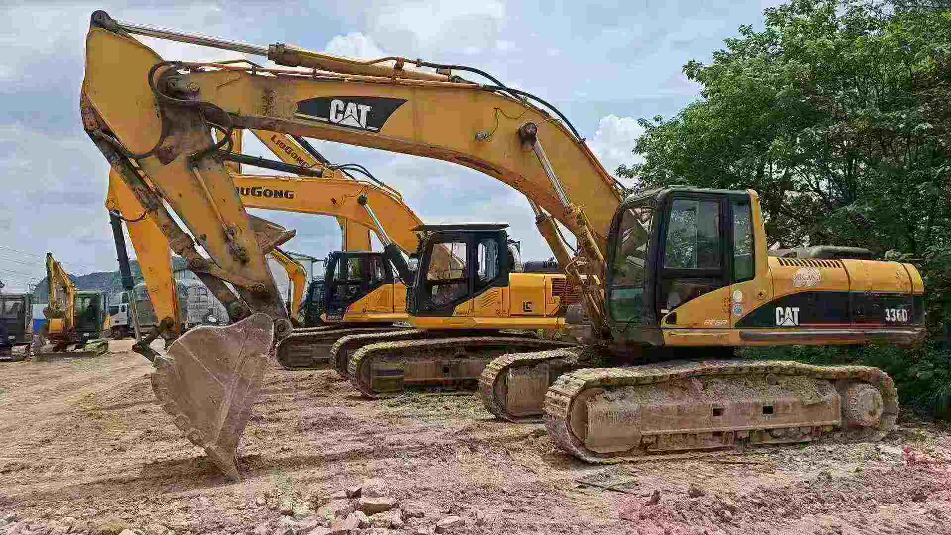 شراء حفارة Caterpillar 330C مستعملة / 3