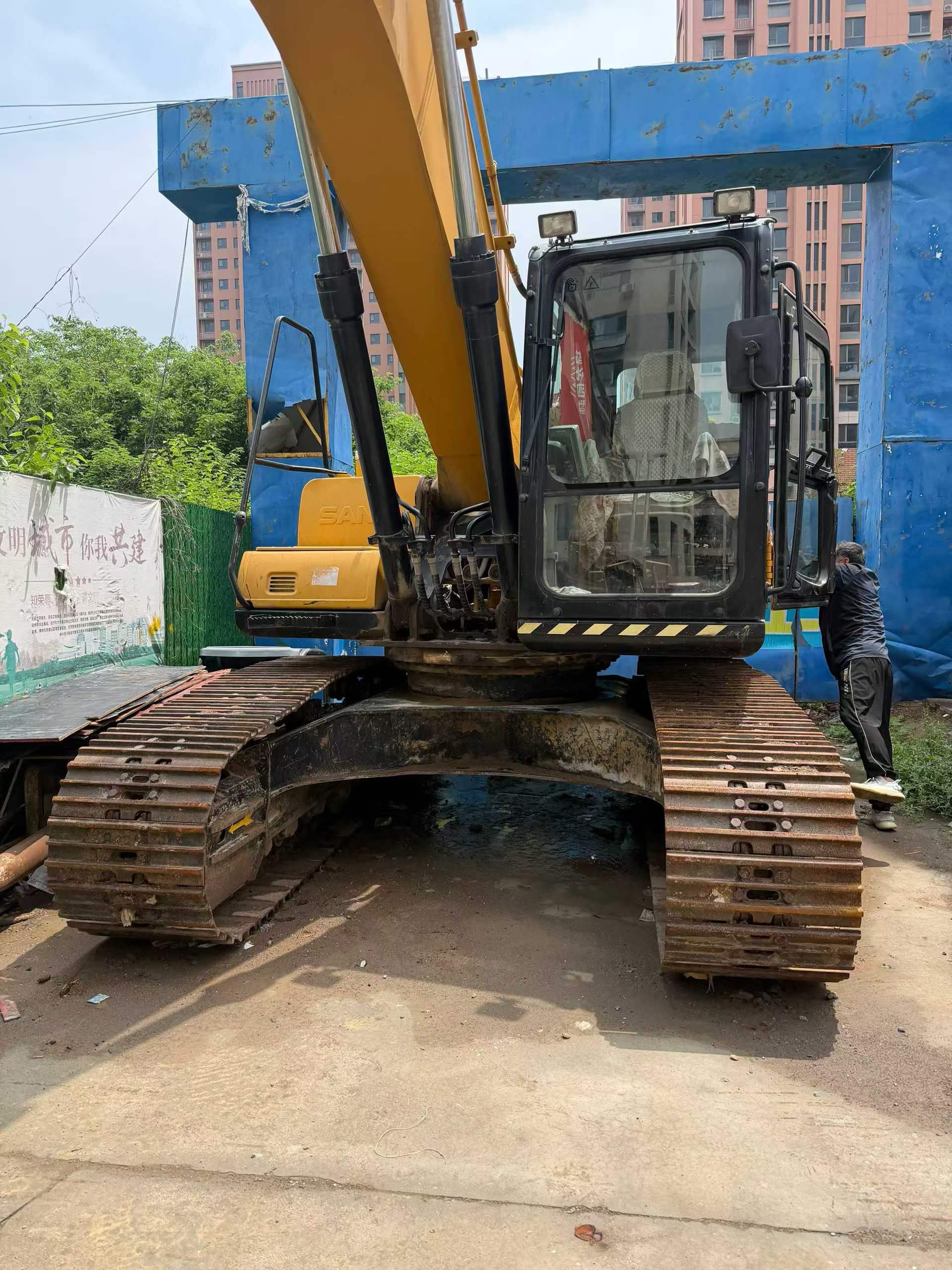 Buy Sany SY205C Used Excavator / 2