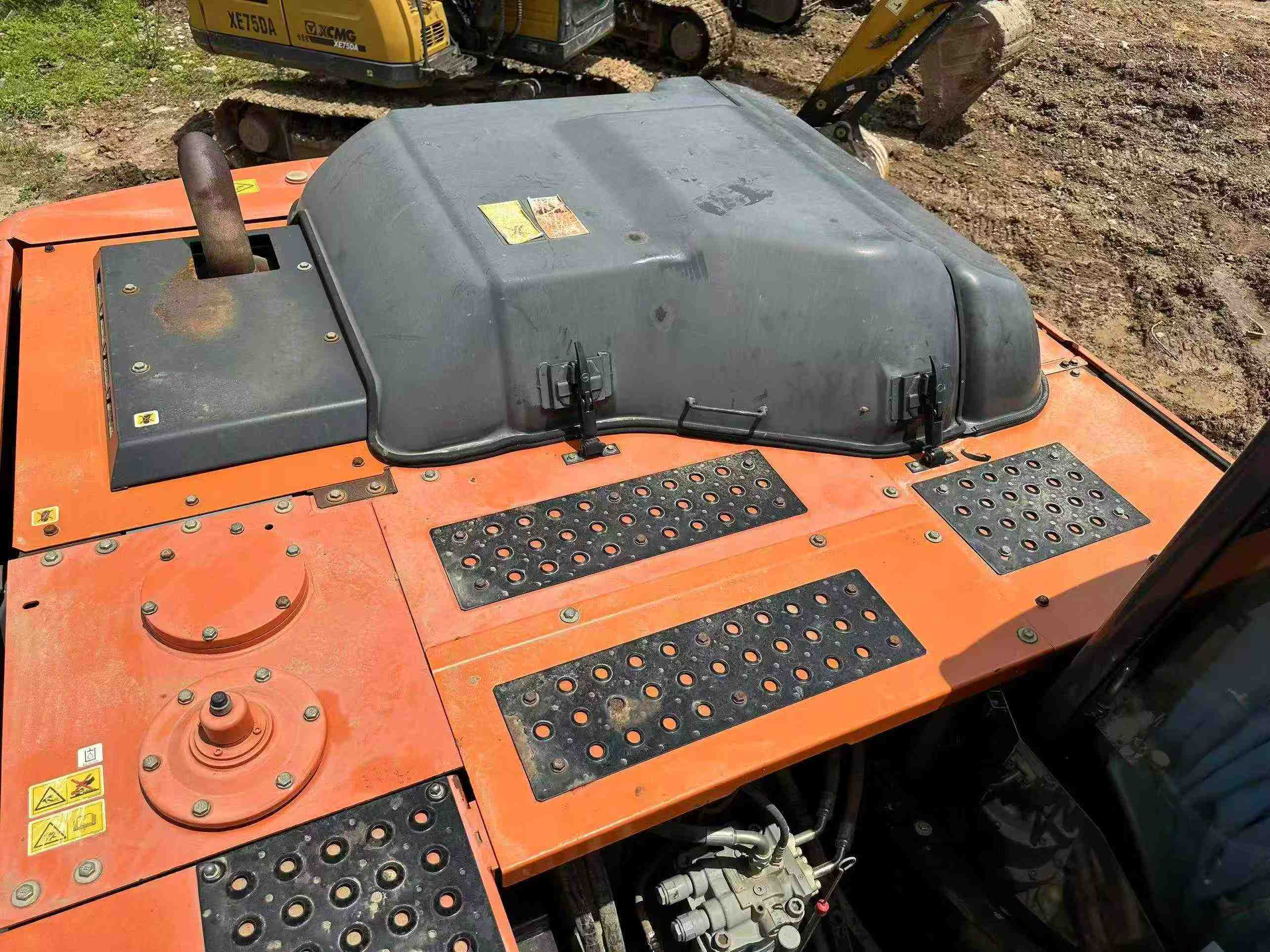 Buy Hitachi ZH200-5A Used Excavator / 6