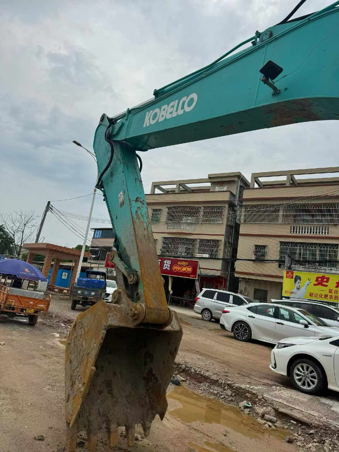 Buy Kobelco SK200-5.5 Used Excavator / 4 Buy Kobelco SK200-5.5 Used Excavator / 4