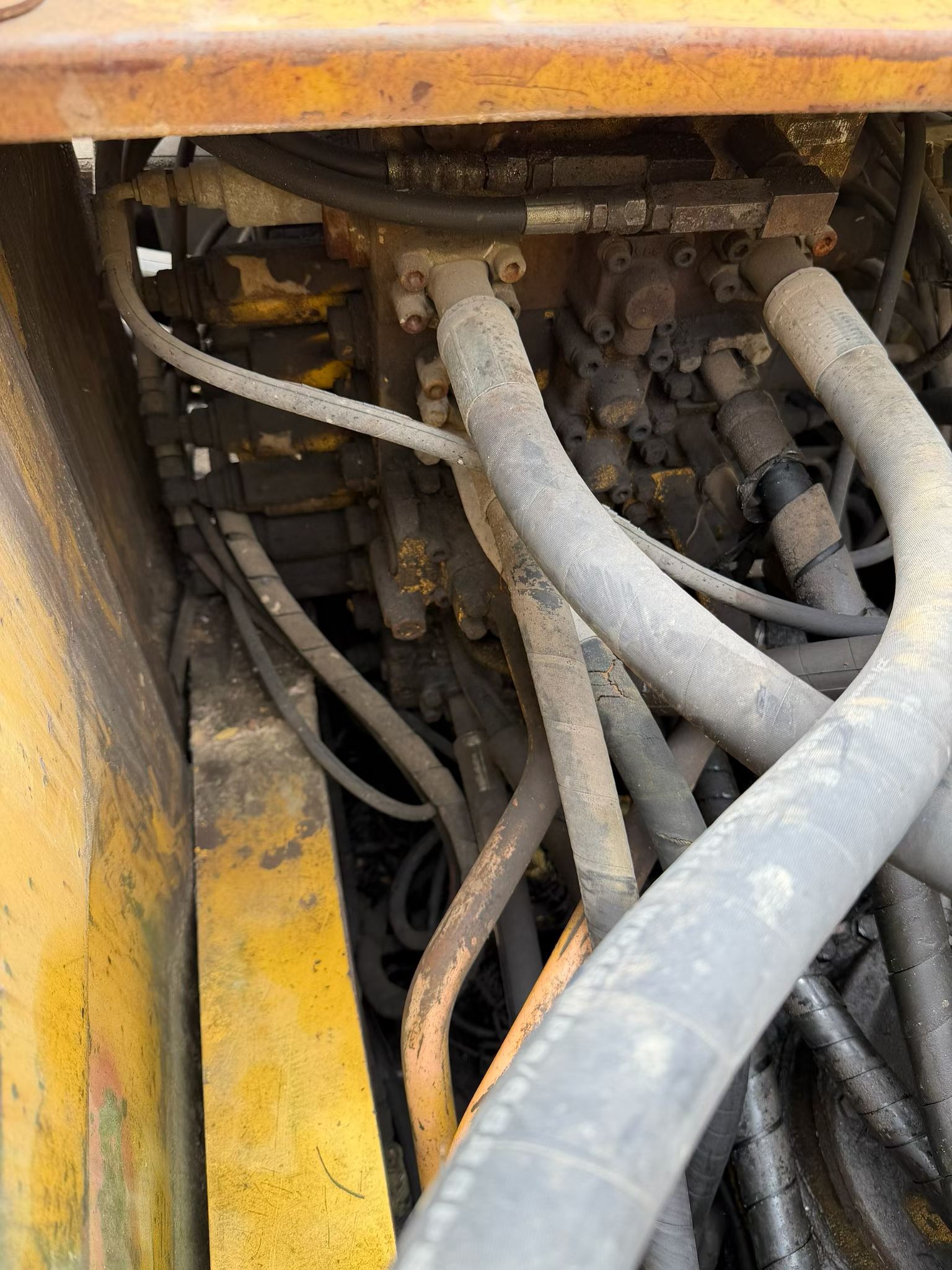 Buy Komatsu PC220-7 Used Excavator / 5