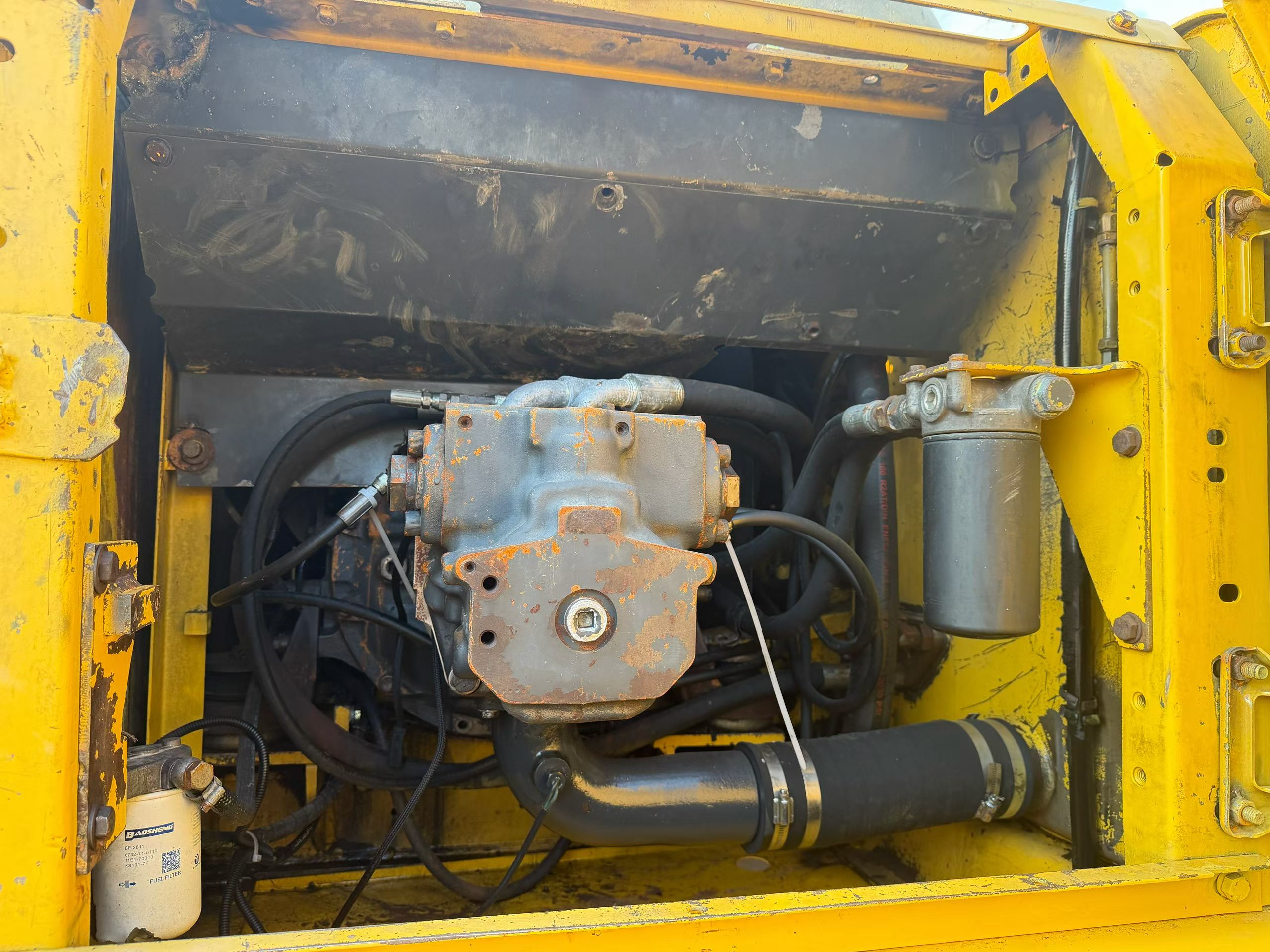 Buy Komatsu PC200-7 Used Excavator / 4