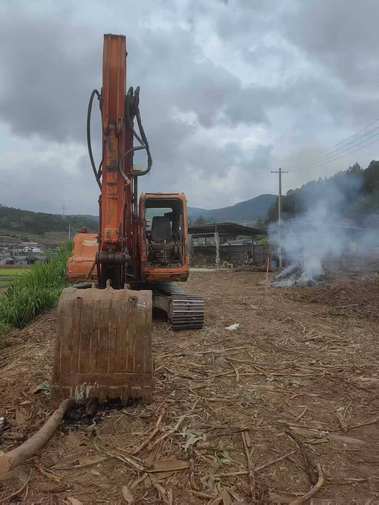 شراء حفارة Doosan DH150-7 مستعملة / 5