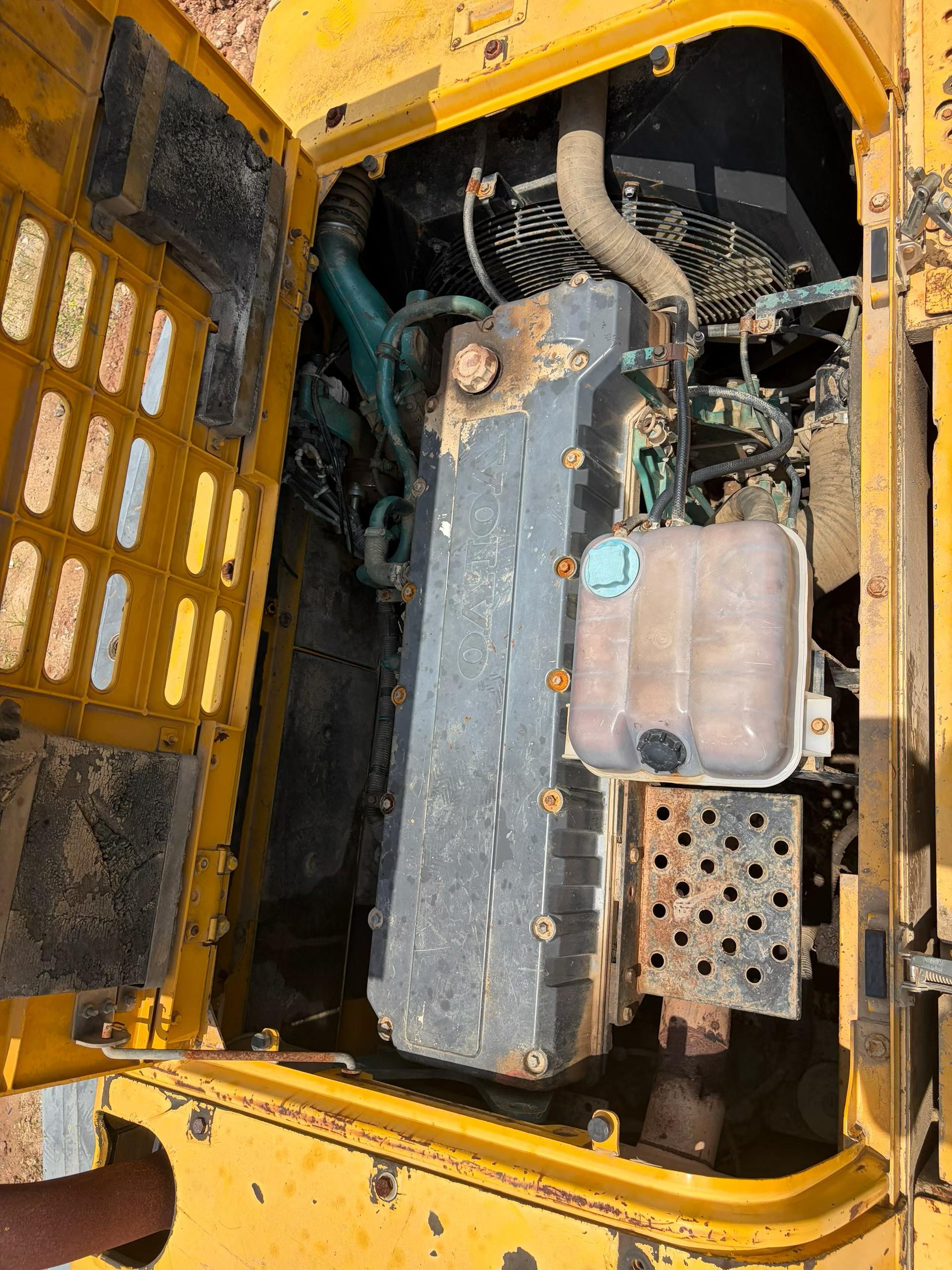 شراء حفارة Volvo EC360BL مستعملة / 3