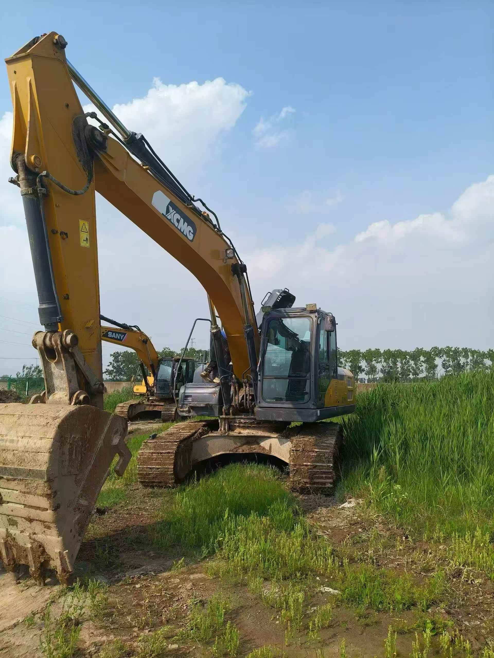 Buy XCMG XE215 Used Excavator / 3