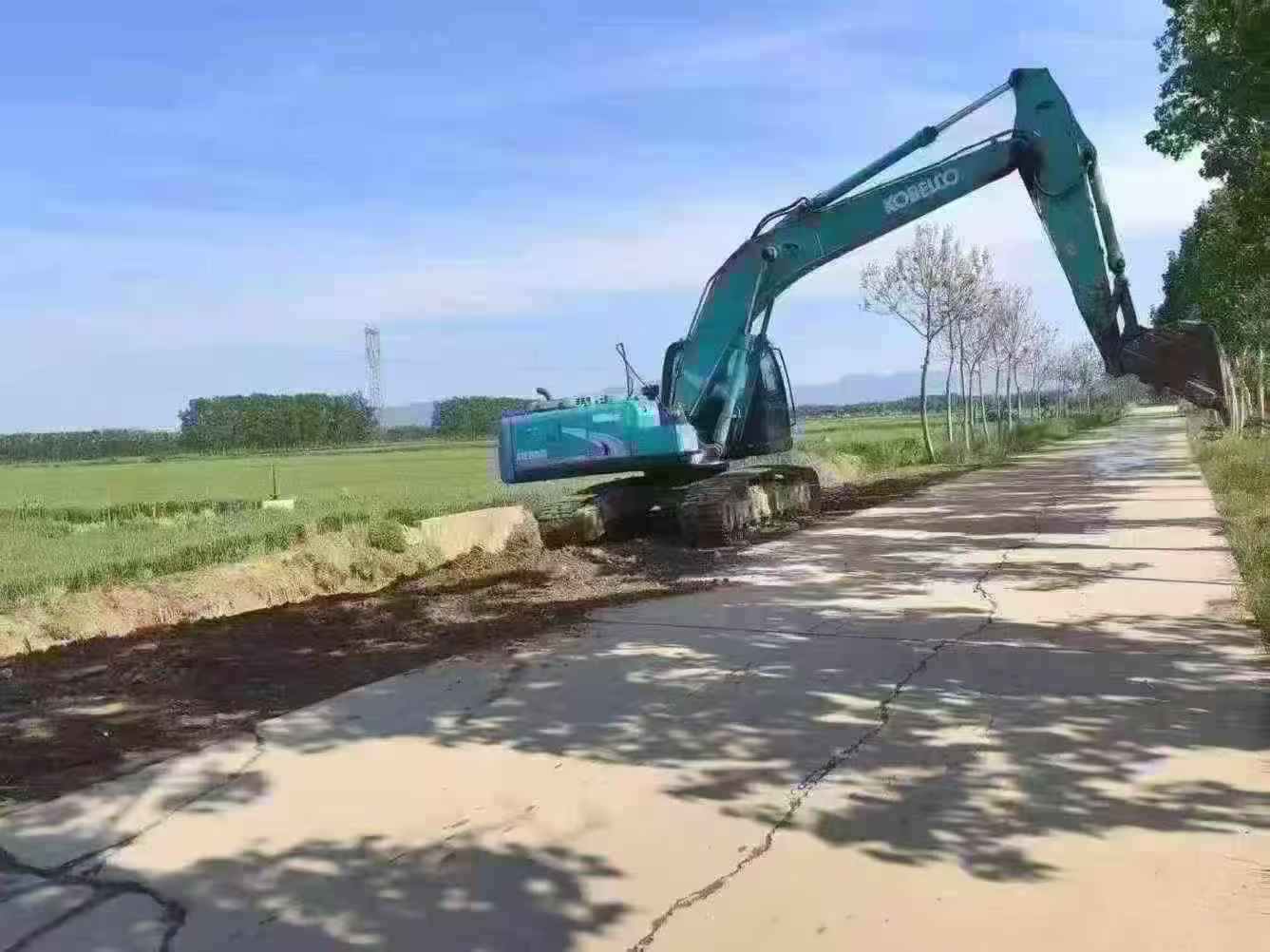 Buy Kobelco SK200-8 Used Excavator / 4