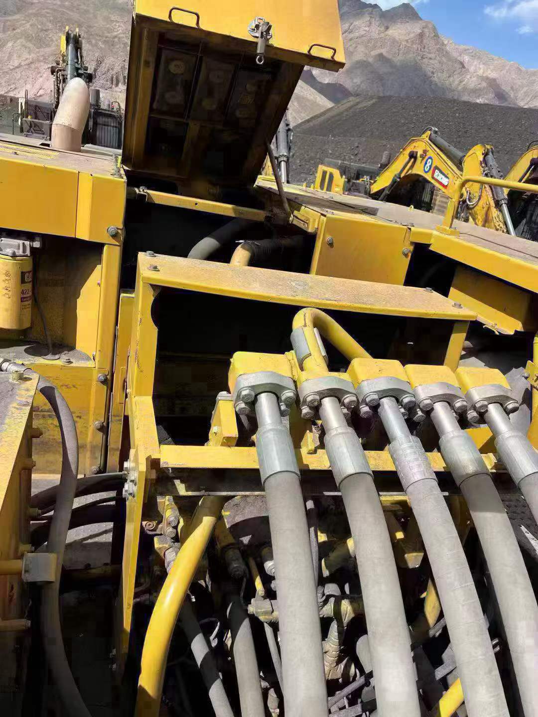 Buy Caterpillar 390DL Used Excavator / 4