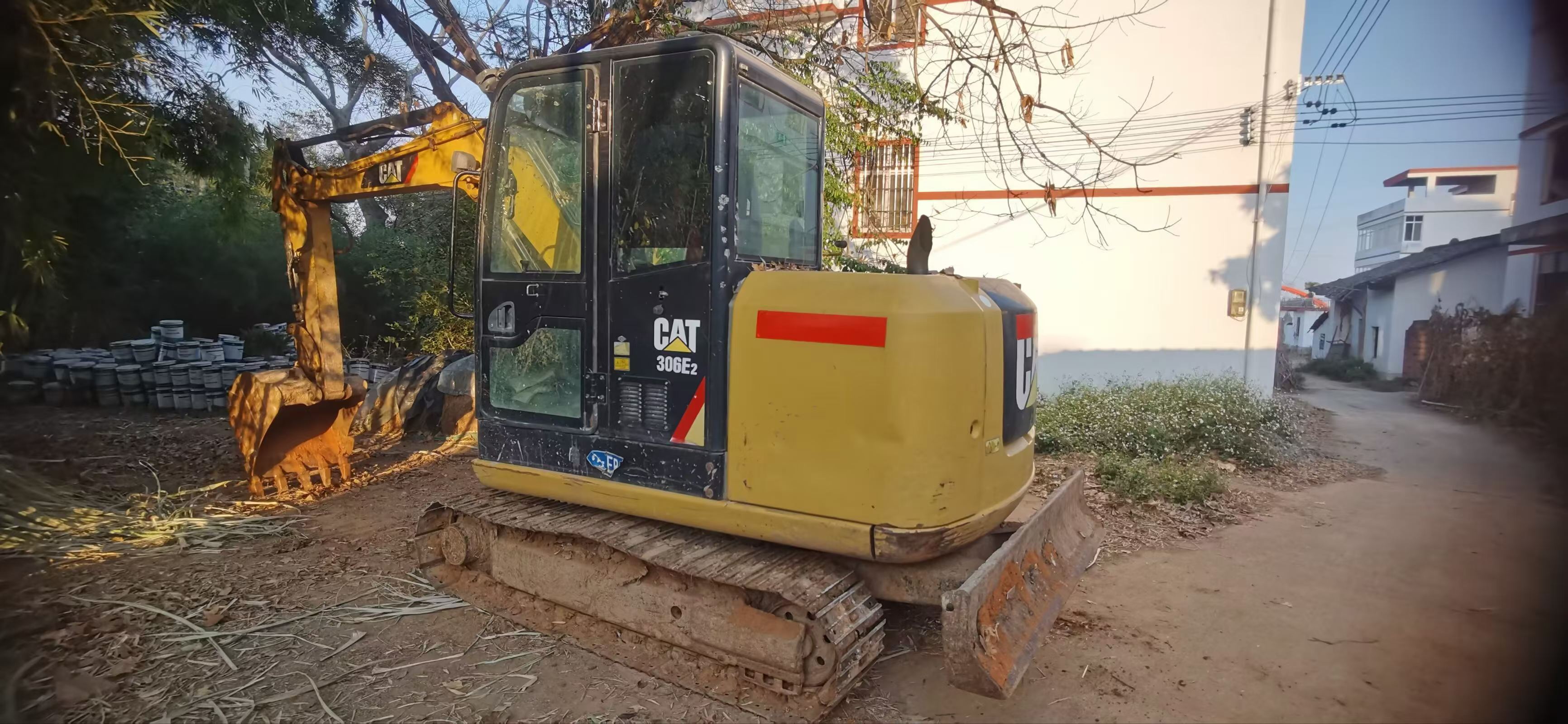شراء حفارة Caterpillar 305.5 مستعملة / 3