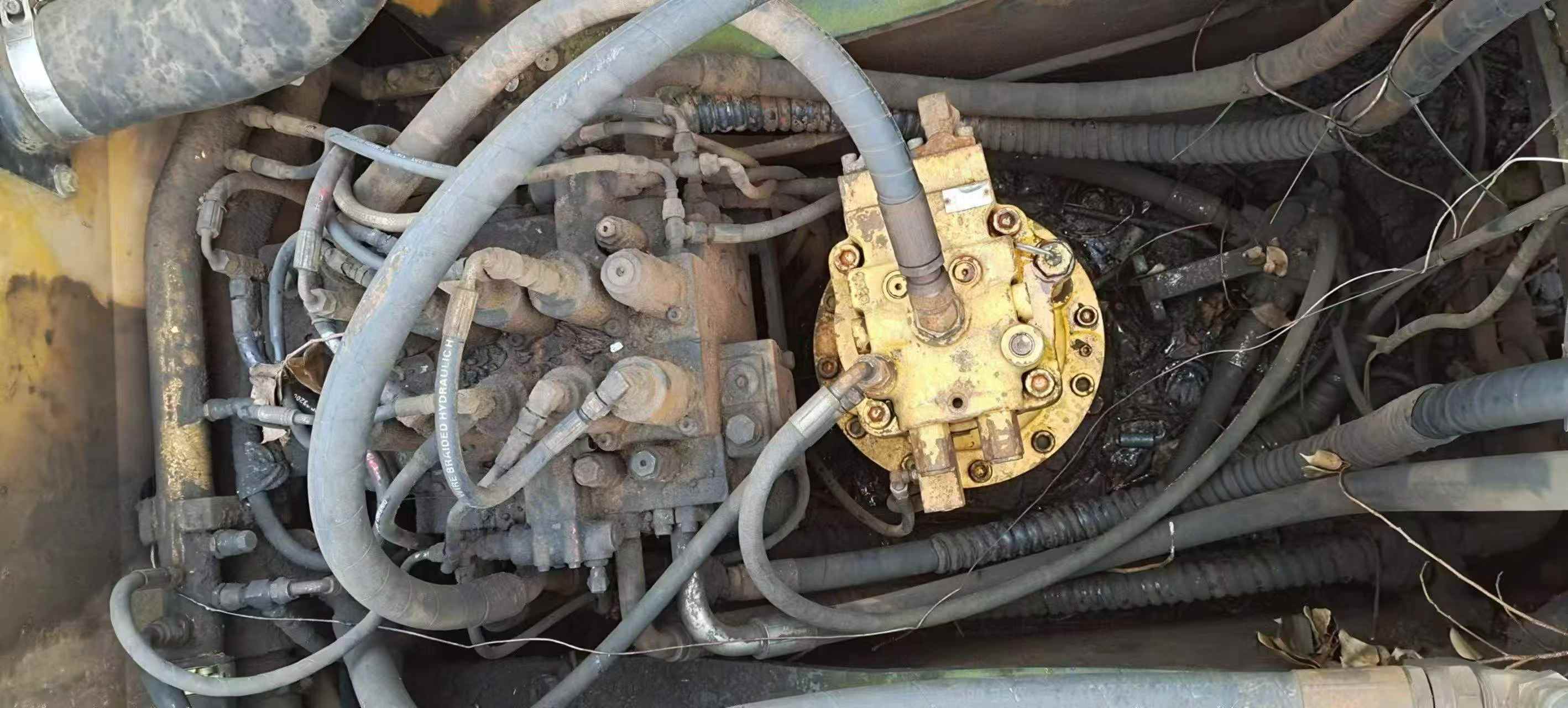 شراء حفارة Hyundai R225-7 مستعملة / 4