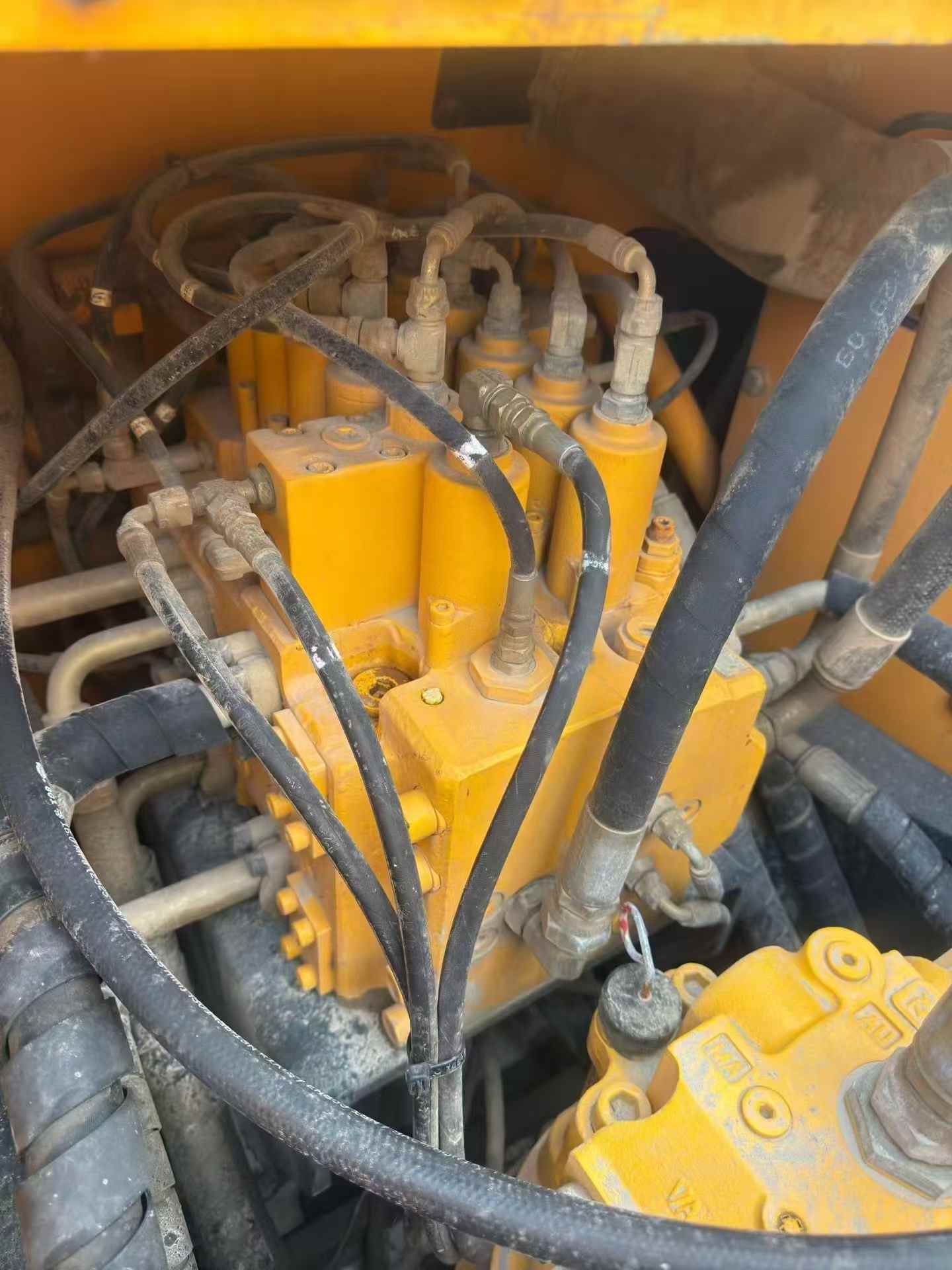 شراء حفارة Hyundai R215-7 مستعملة / 7