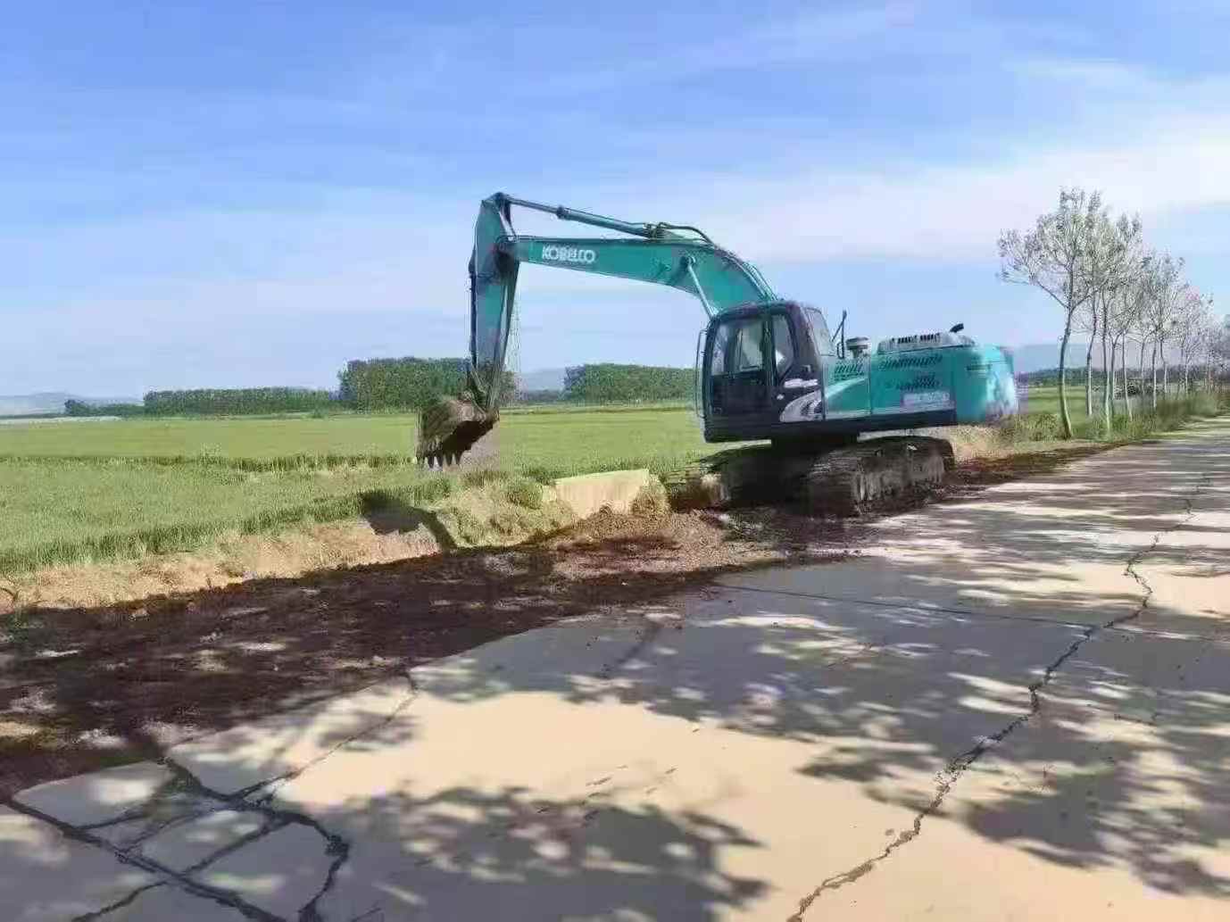 Buy Kobelco SK200-8 Used Excavator / 2