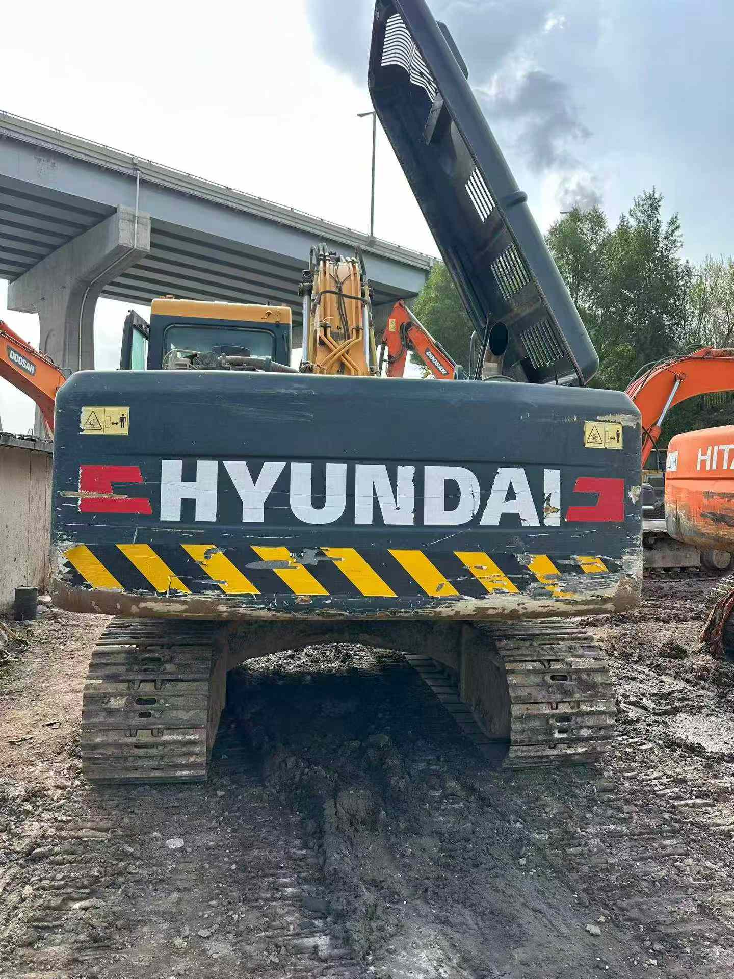 Buy Hyundai R215VS Used Excavator / 7