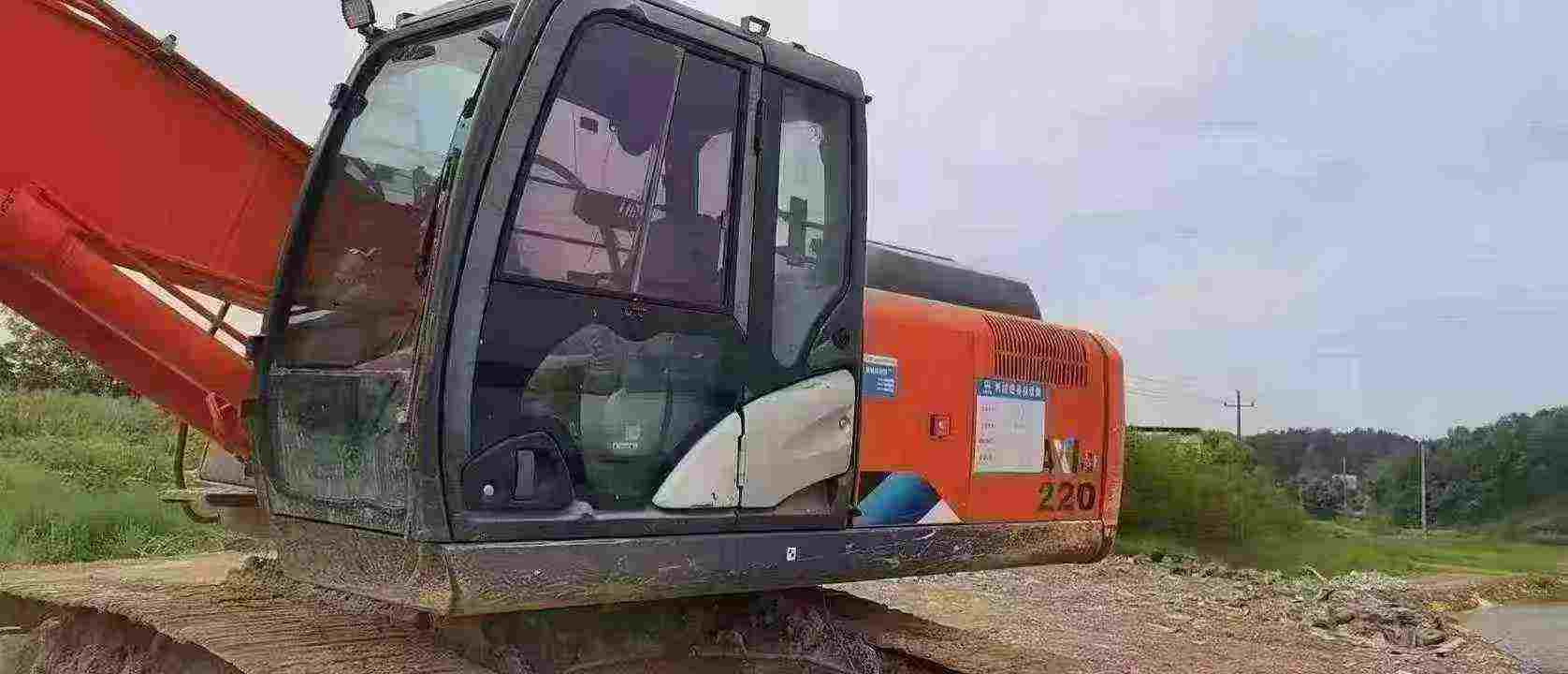 Buy Hitachi ZH200-5A Used Excavator / 2