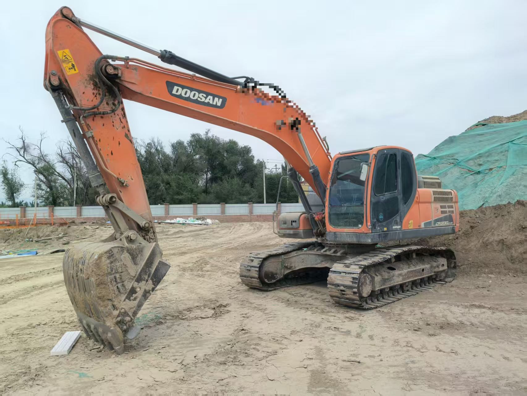 شراء حفارة Doosan DH200-3 مستعملة / 2